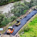 Alcaldía y Prefectura impulsan mejoras viales en Gualaceo